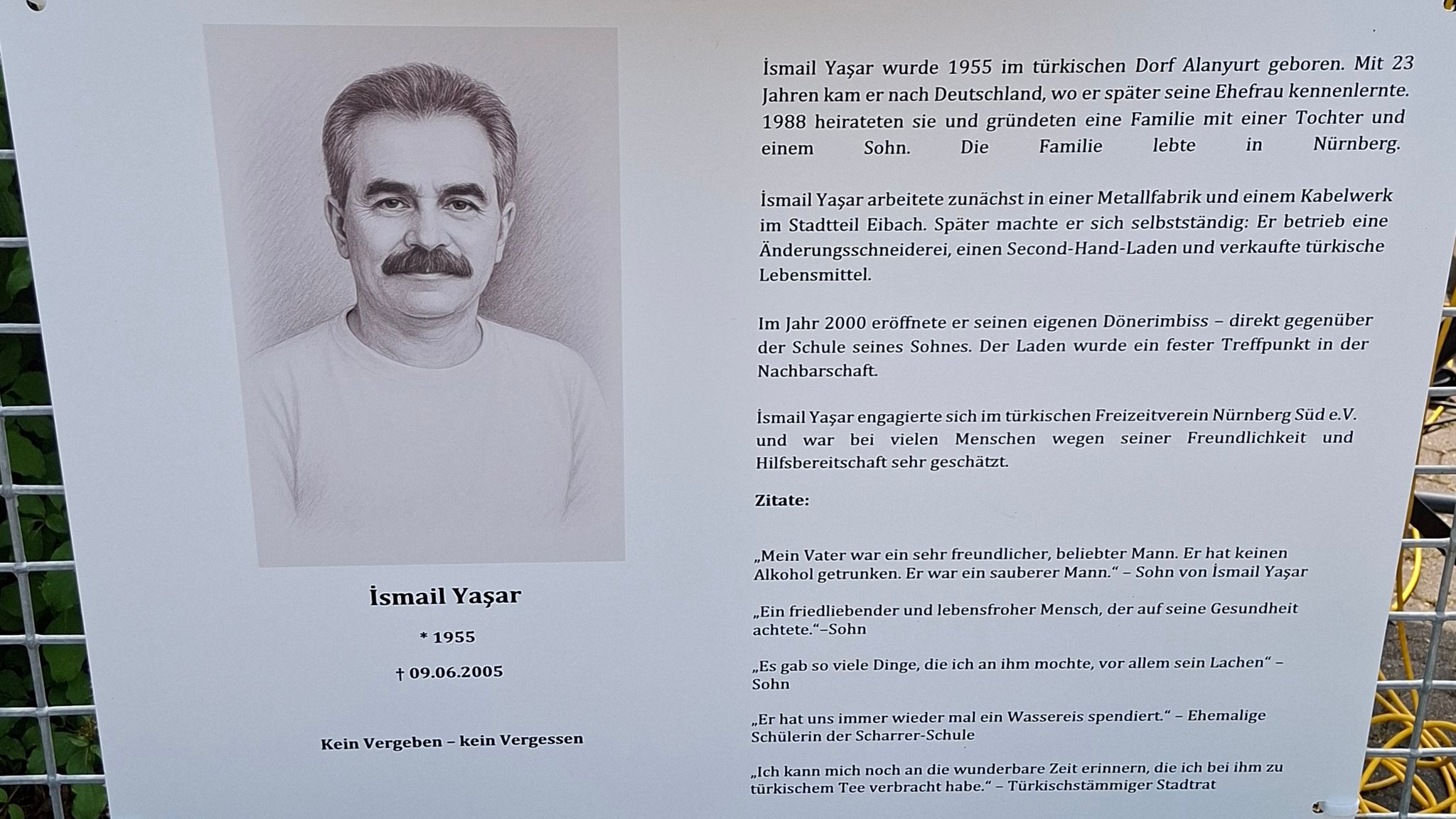 Eine Gedenktafel für Ismail Yaşar.