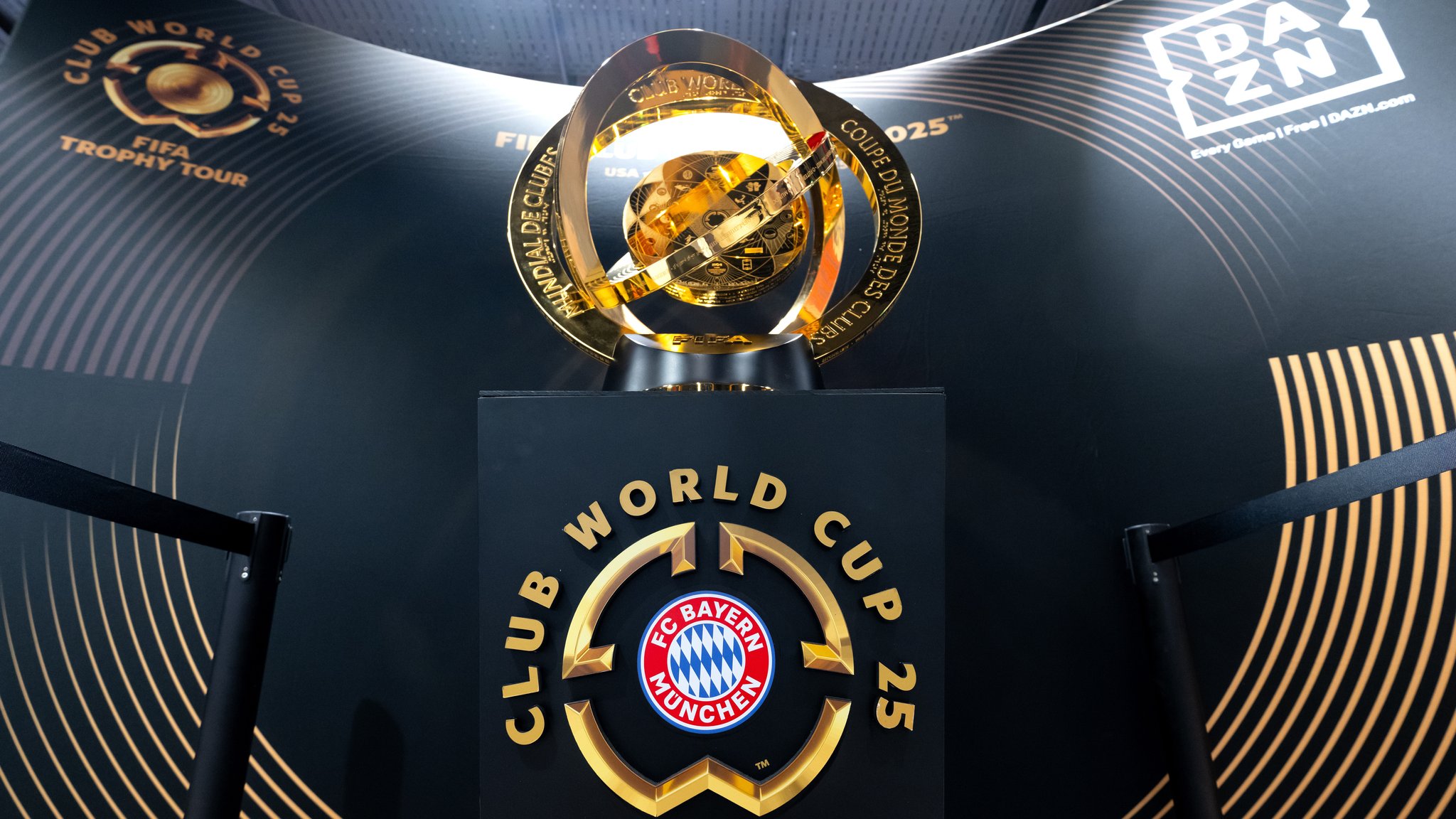 Die Trophäe der Klub-WM | Bild: picture alliance/dpa | Sven Hoppe Die Trophäe der Klub-WM